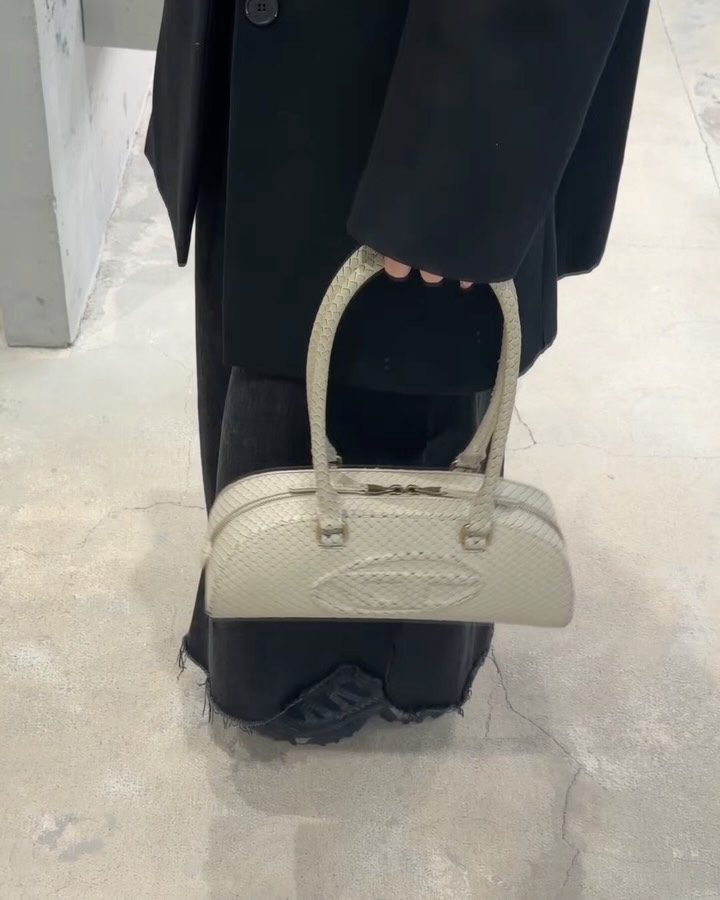 디젤 SS26, 안쪽을 드러낸 데님으로 경계를 해체하다 — Look 5