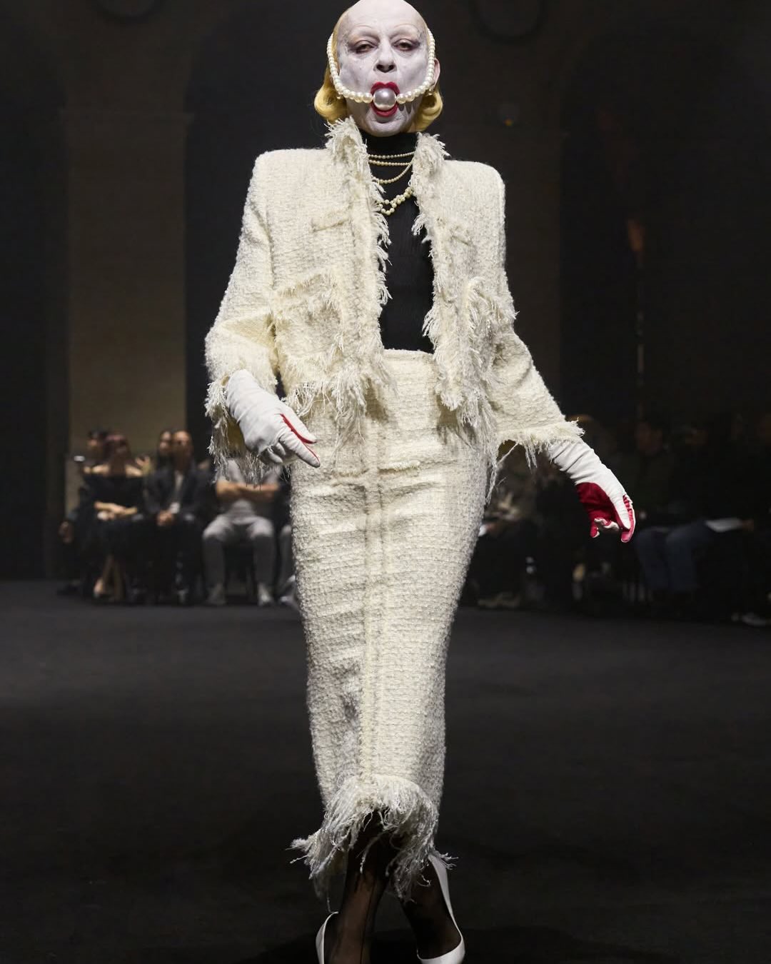 마티에르 페칼, 럭셔리의 규범을 뒤엎다 — Look 8
