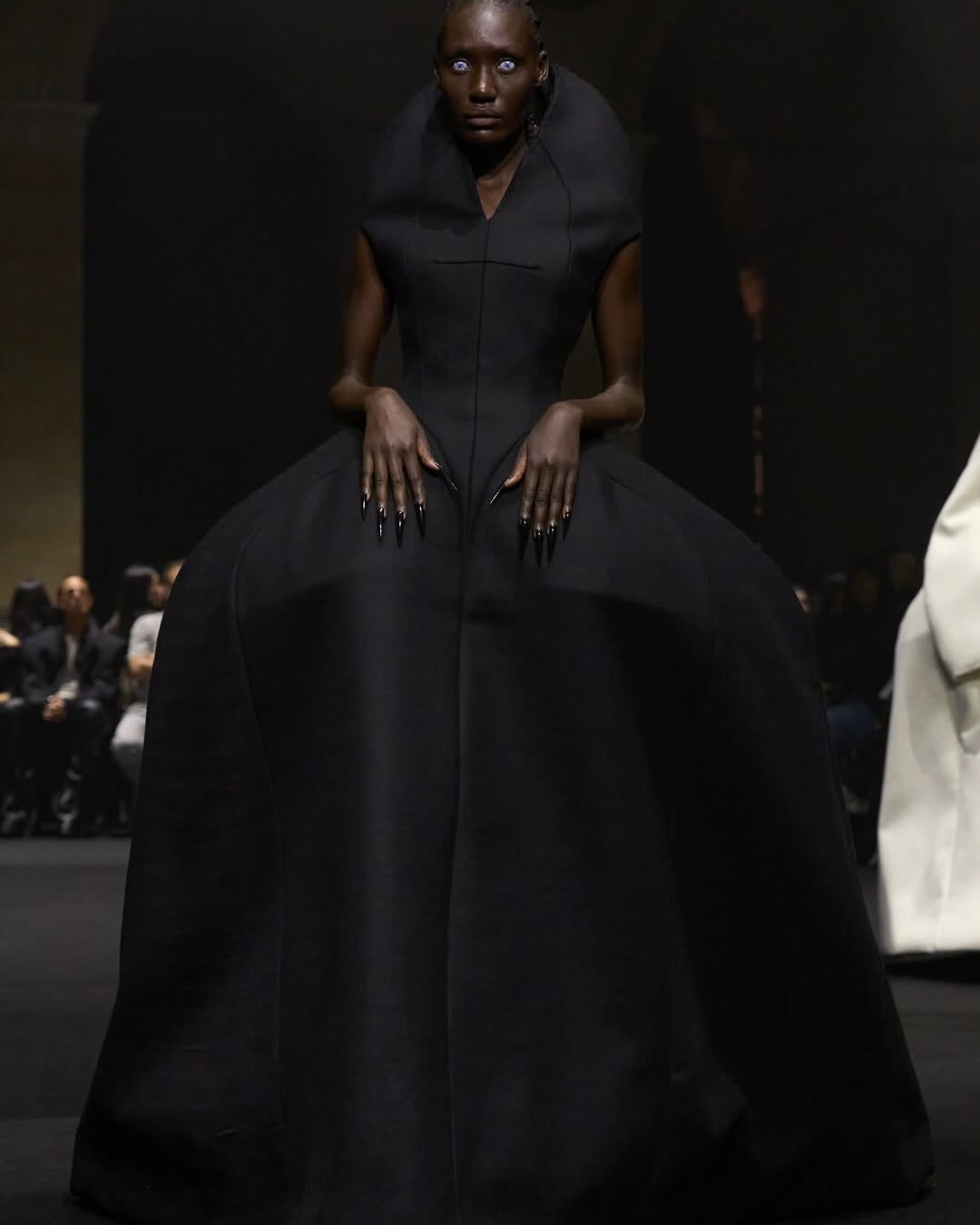 마티에르 페칼, 럭셔리의 규범을 뒤엎다 — Look 10