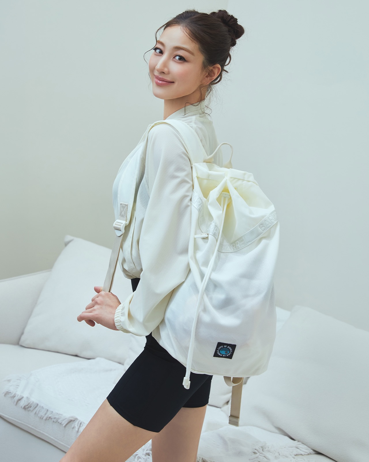 지효, 배럴의 새로운 '배럴걸'로 발탁 — Look 5