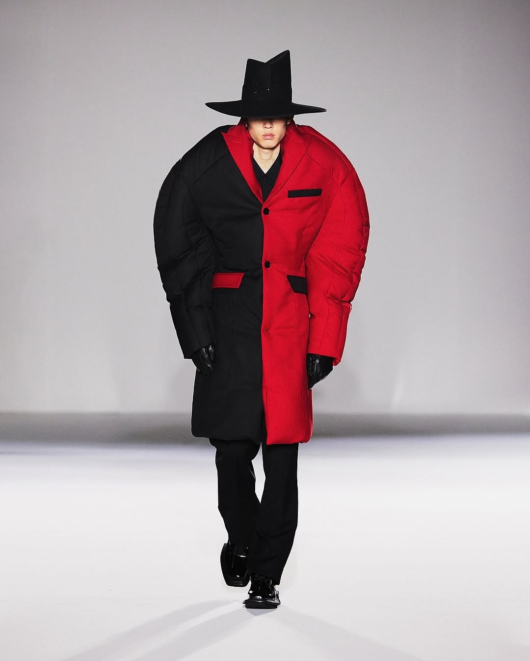 첸펑 스튜디오, 삶의 순간을 담은 FW24 컬렉션 공개 — Look 10