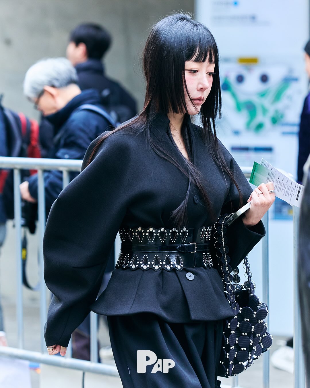 서울 패션위크 2026, 영하 속에서 피어난 스트릿 스타일 — Look 2