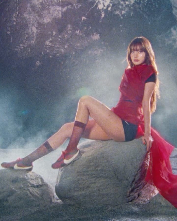 55년 전 나이키 문 슈, 리사의 발끝에 착륙하다 — lisa, Look 2