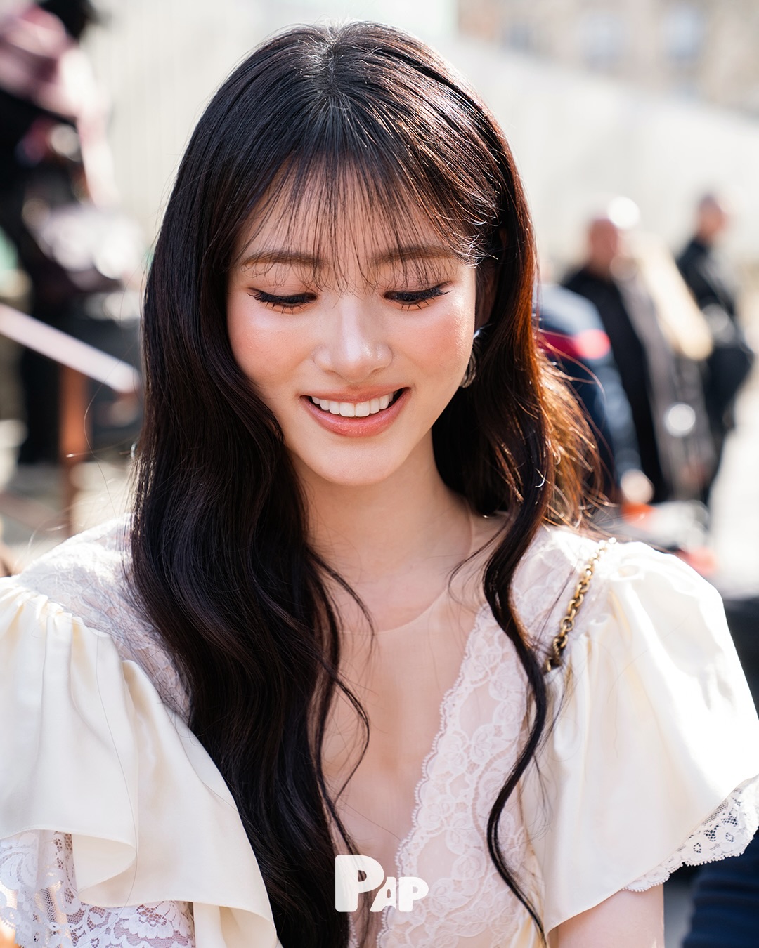 미야오 안나, 클로에 룩으로 완성한 봄날의 우아함 — Look 4