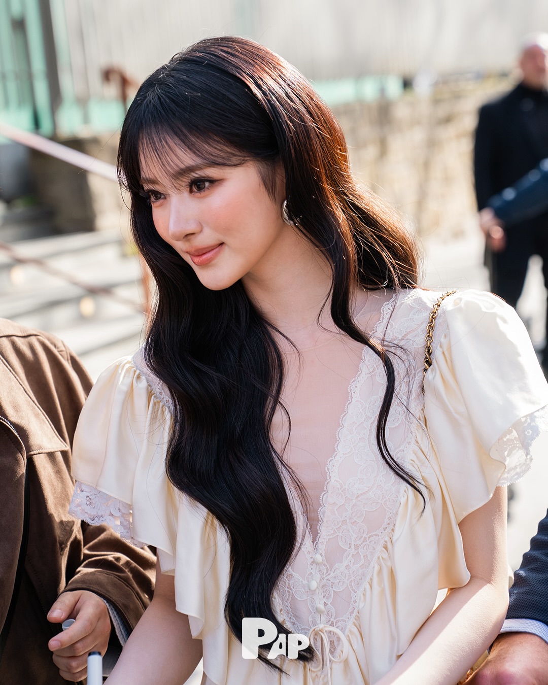 미야오 안나, 클로에 룩으로 완성한 봄날의 우아함 — Look 5