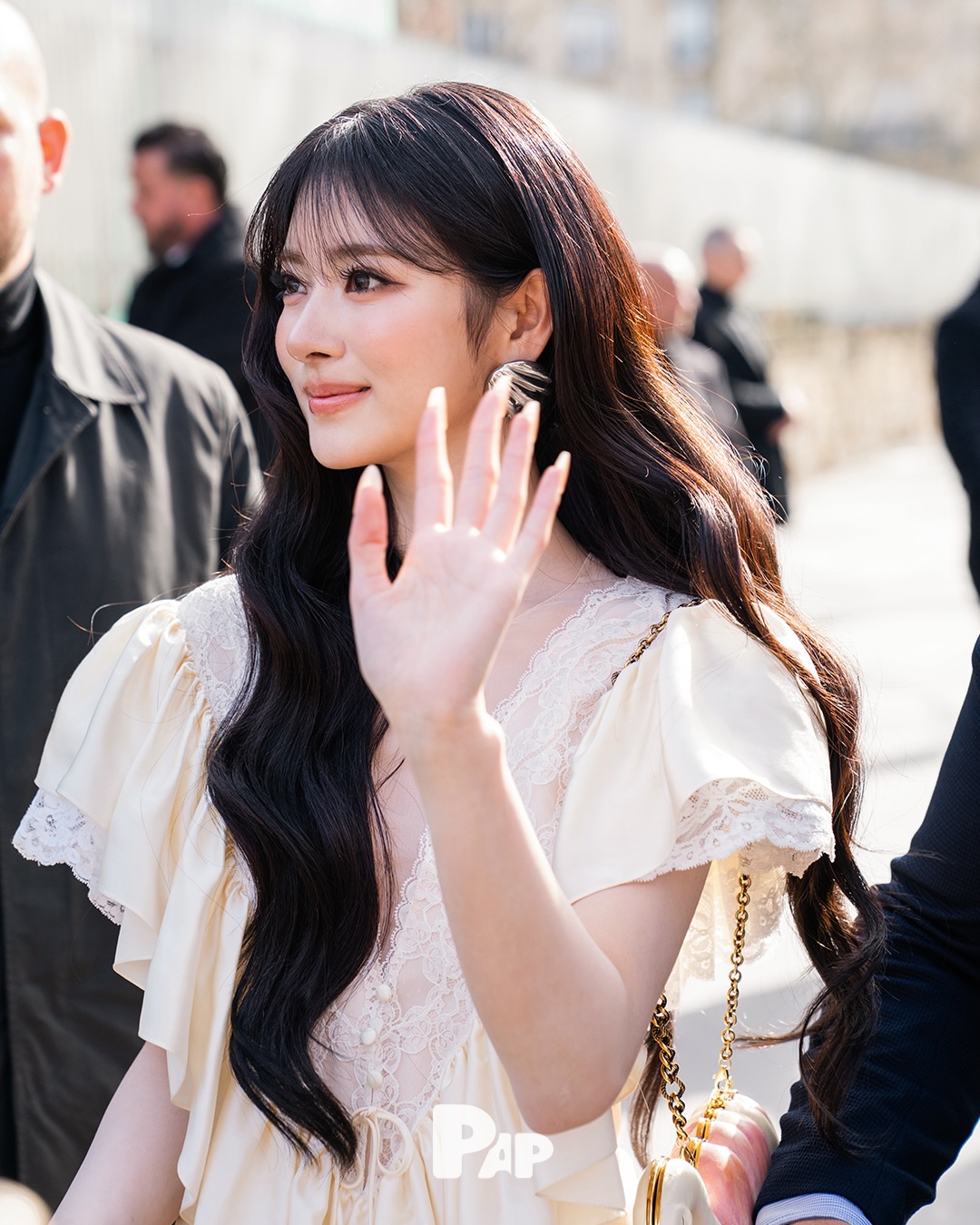 미야오 안나, 클로에 룩으로 완성한 봄날의 우아함 — Look 6