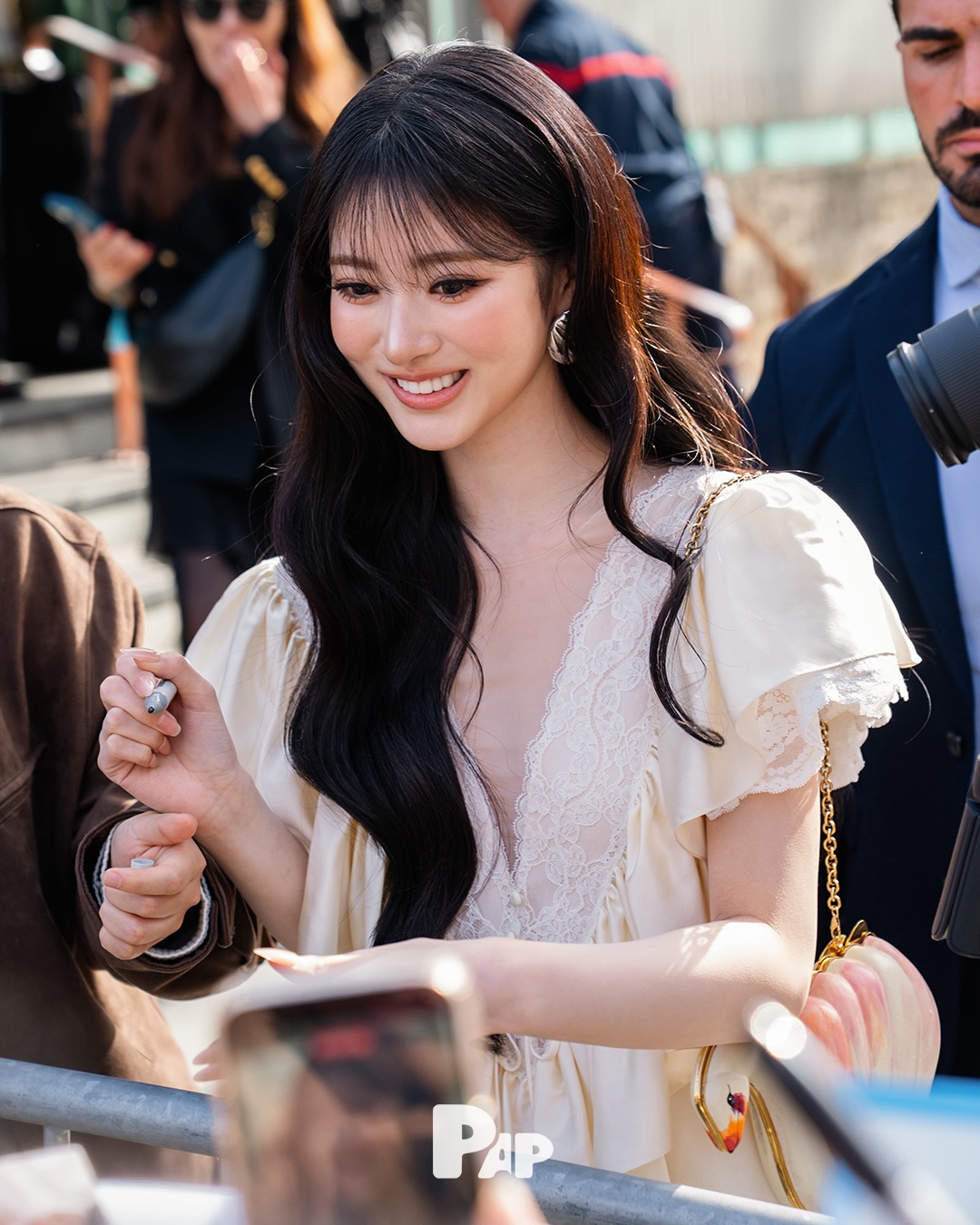 미야오 안나, 클로에 룩으로 완성한 봄날의 우아함 — Look 8