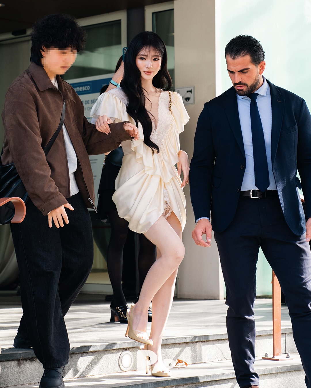 미야오 안나, 클로에 룩으로 완성한 봄날의 우아함 — Look 10