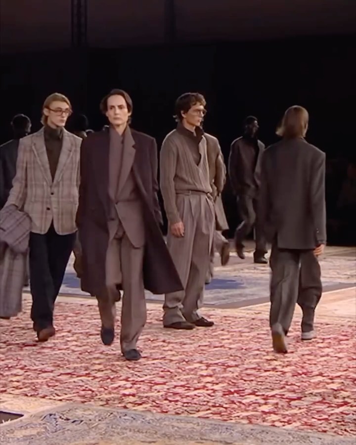 밀란패션위크 2025 F/W 첫날, 랄프 로렌·제냐·디스퀘어드2 쇼 리뷰 — Look 5