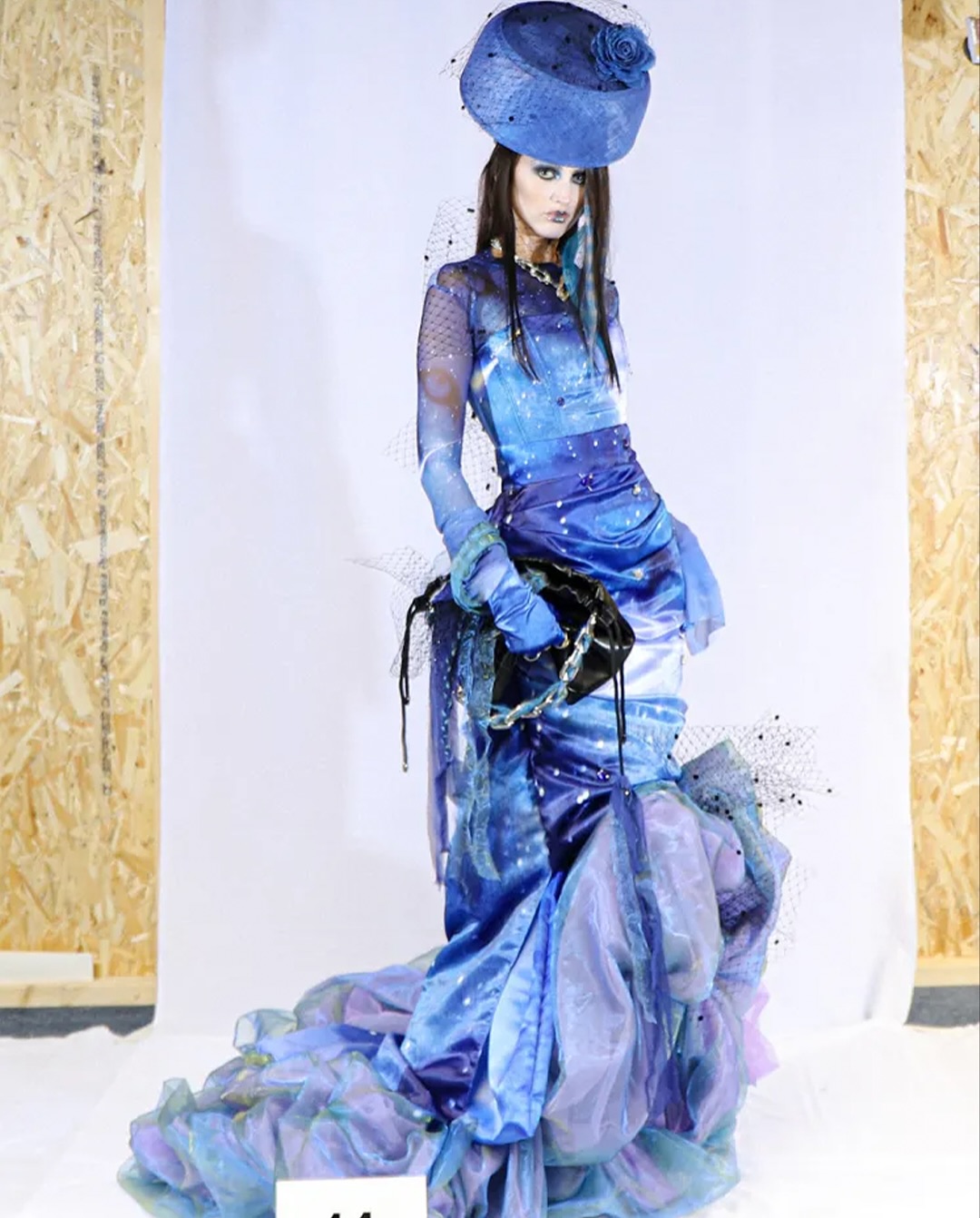 AI와 고딕 노스탤지어로 재구성한 2010년대 초반 디지털 감성 — Look 5