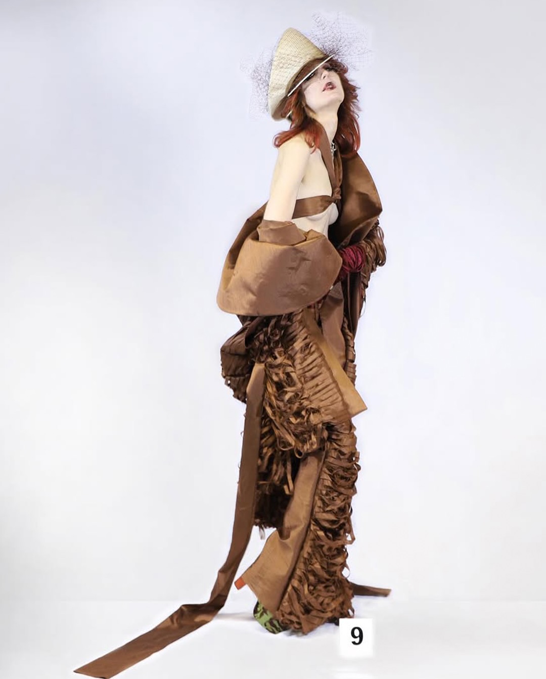 AI와 고딕 노스탤지어로 재구성한 2010년대 초반 디지털 감성 — Look 9