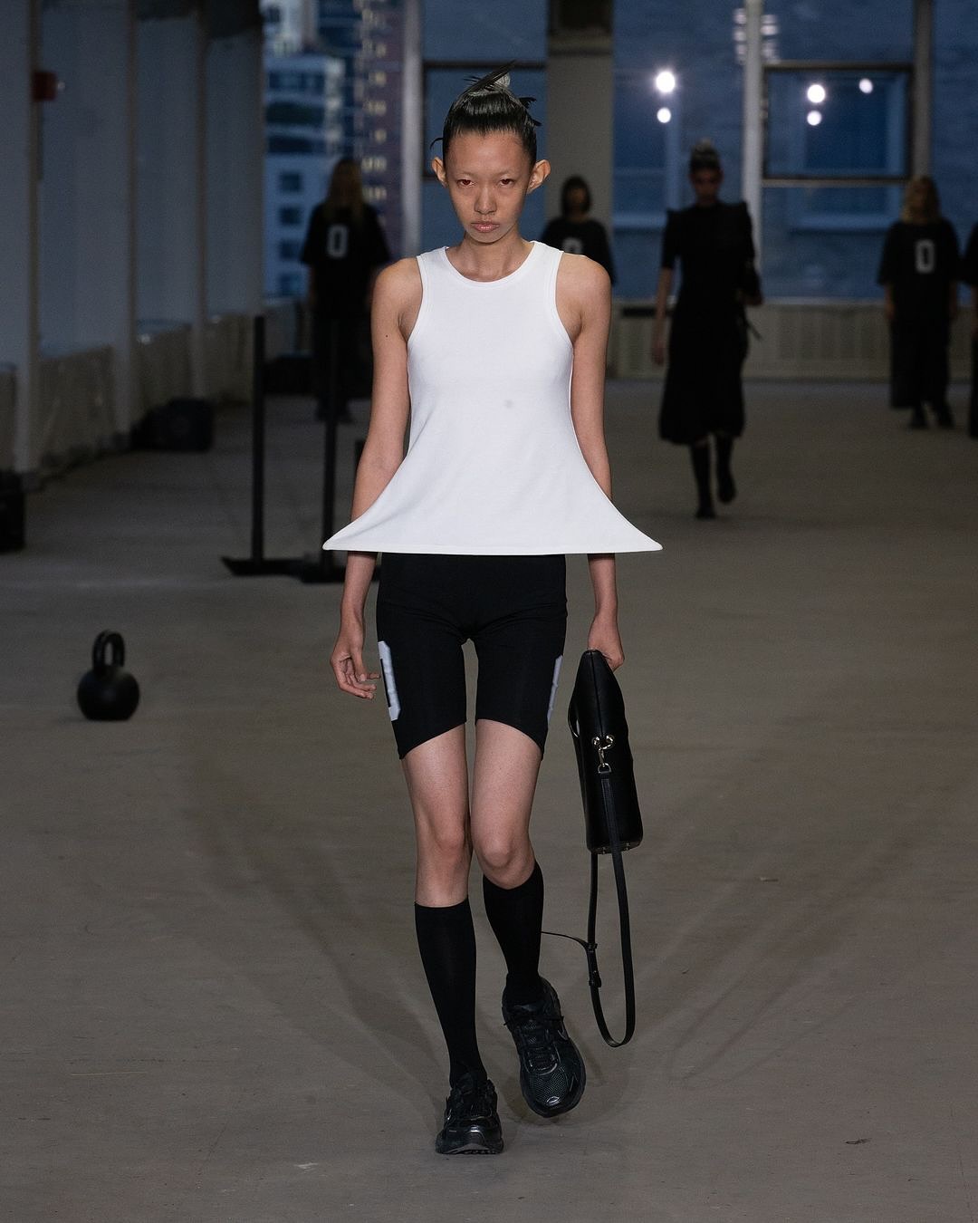 멜리타 바우마이스터, 고딕과 스포츠웨어의 경계를 허물다 — Look 8