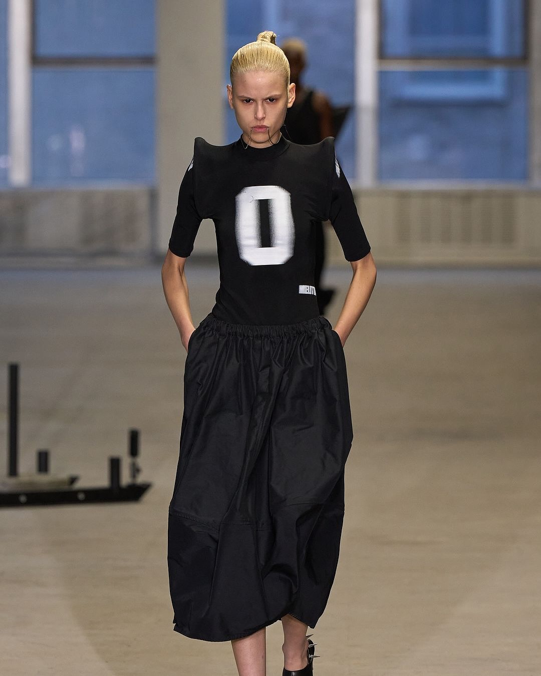 멜리타 바우마이스터, 고딕과 스포츠웨어의 경계를 허물다 — Look 9