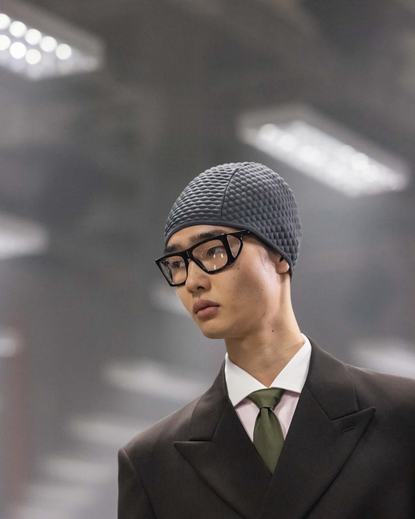 프라다가 건강을 아이웨어로 택했다 — Look 6