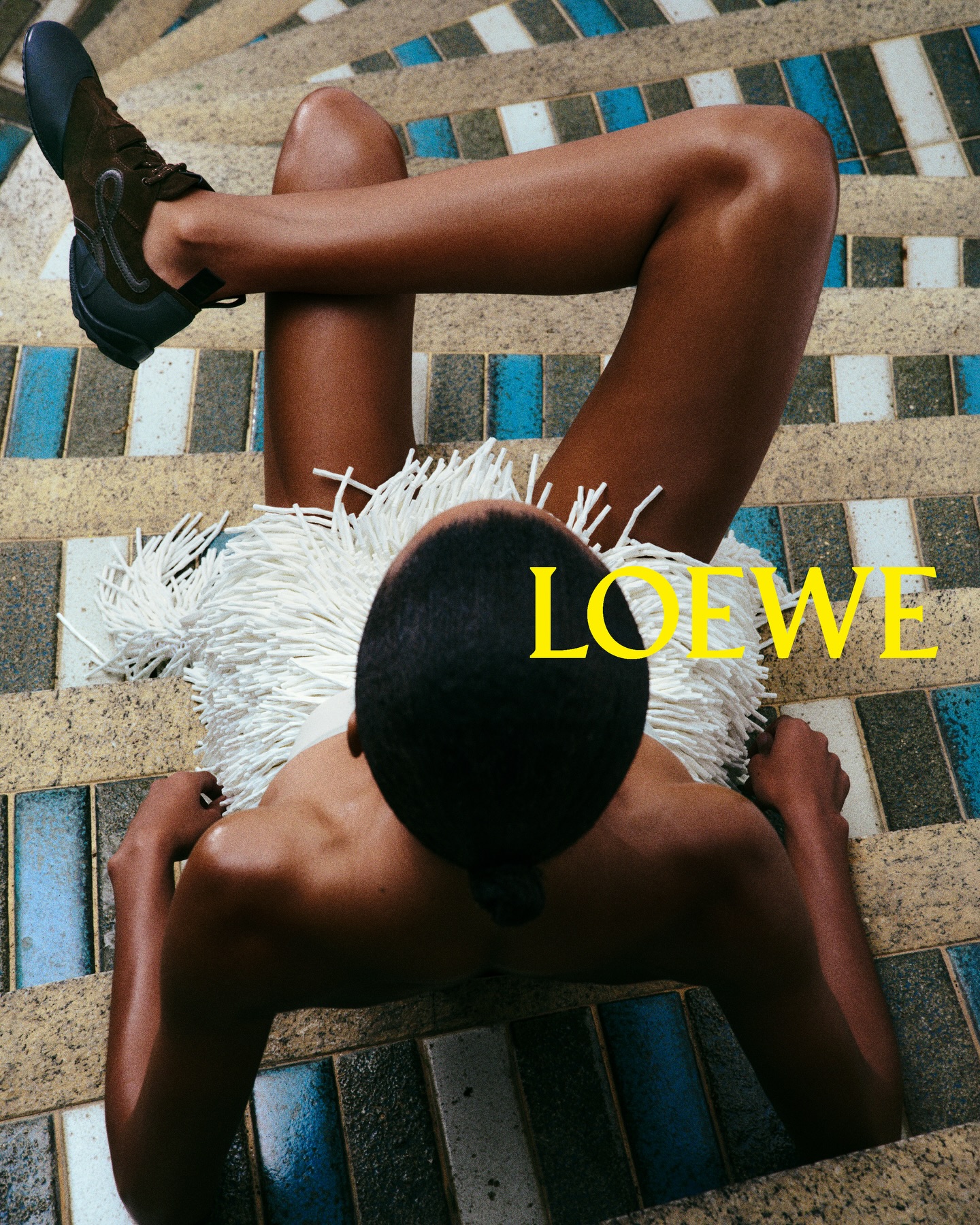 로에베 2026 S/S 캠페인, 새로운 크리에이티브 듀오의 첫 선언 — Look 7
