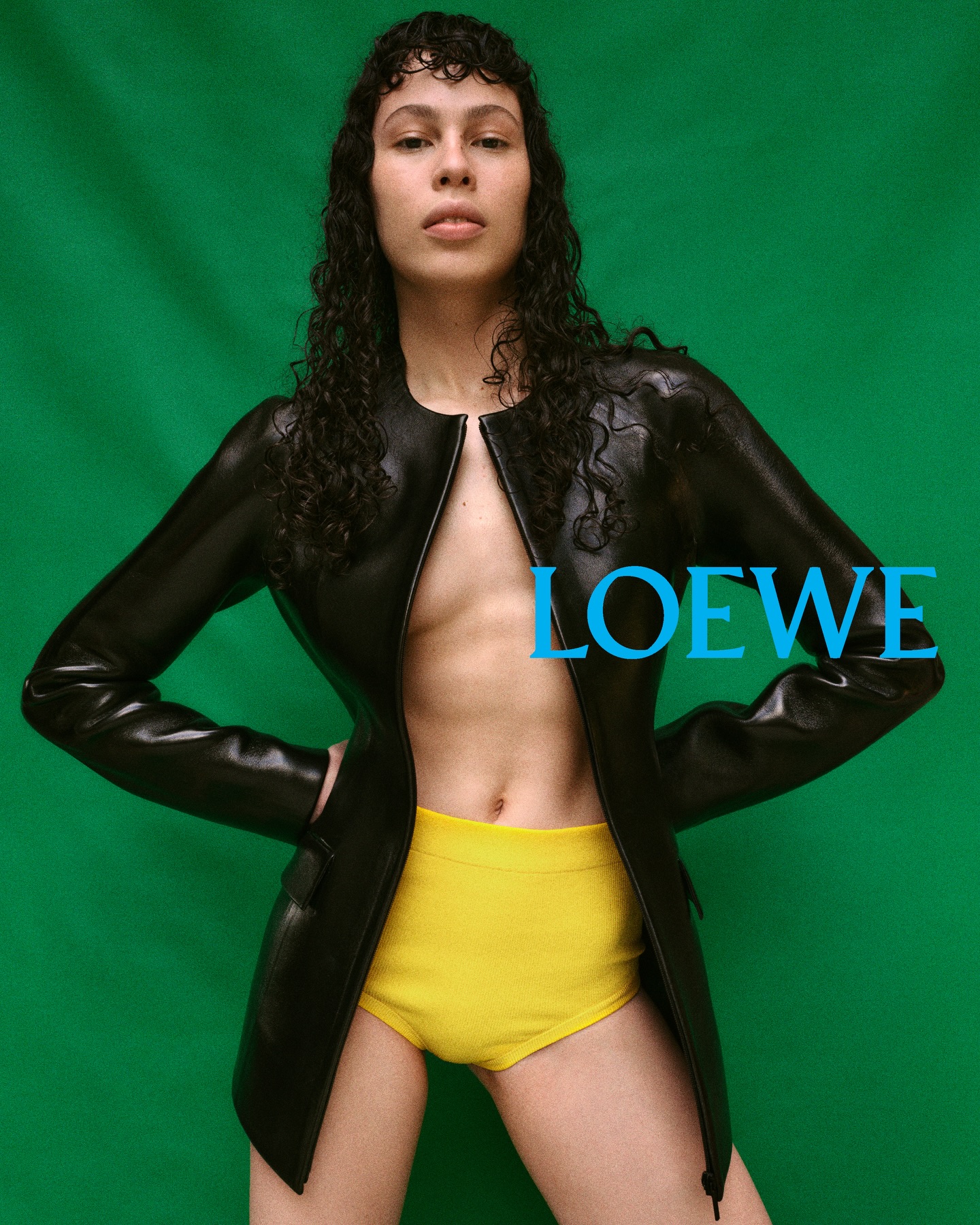 로에베 2026 S/S 캠페인, 새로운 크리에이티브 듀오의 첫 선언 — Look 8