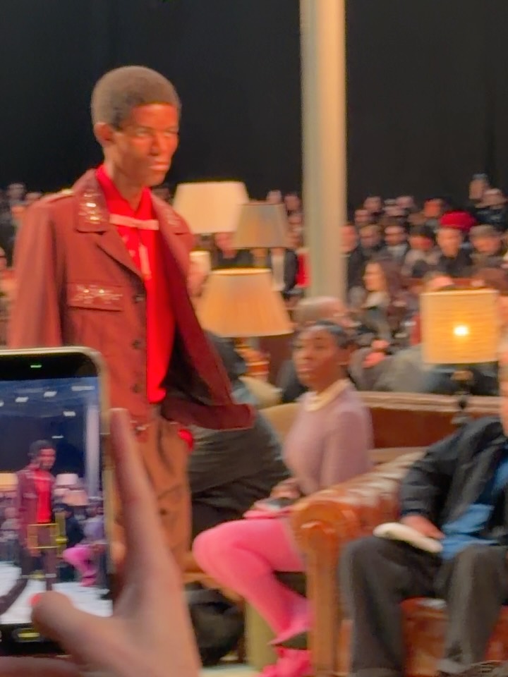 아미리 2026 FW, 포멀웨어를 일상의 언어로 번역하다 — Look 2
