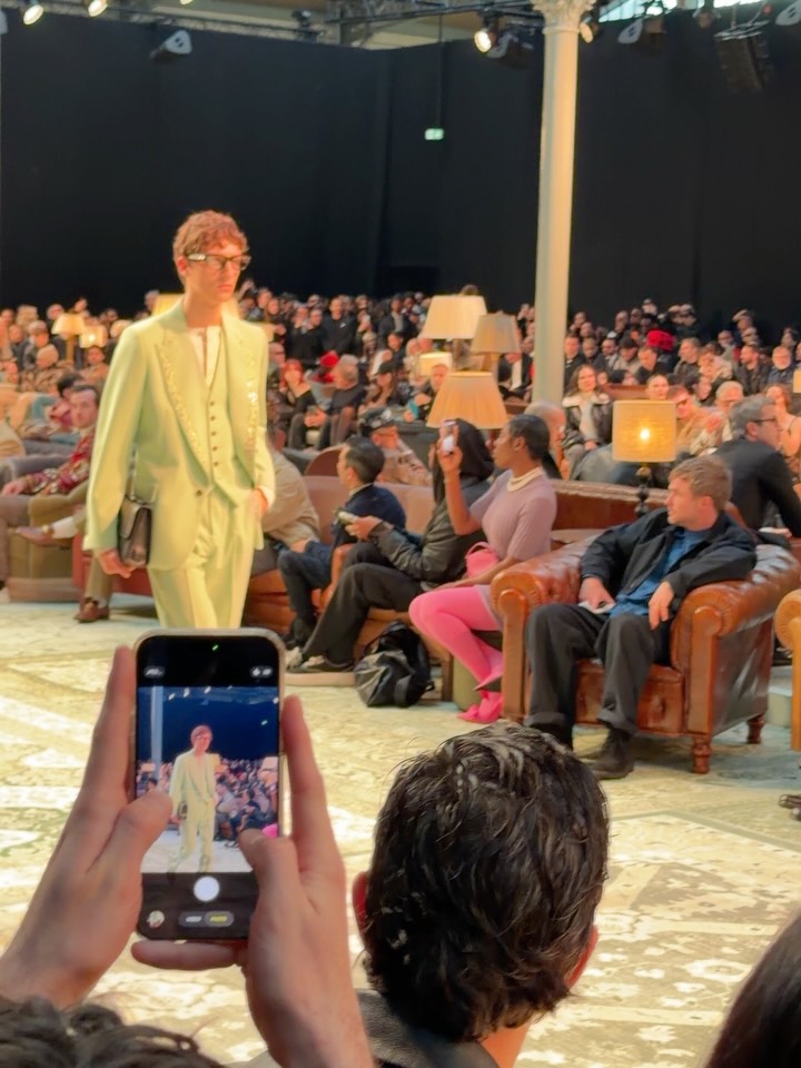 아미리 2026 FW, 포멀웨어를 일상의 언어로 번역하다 — Look 5