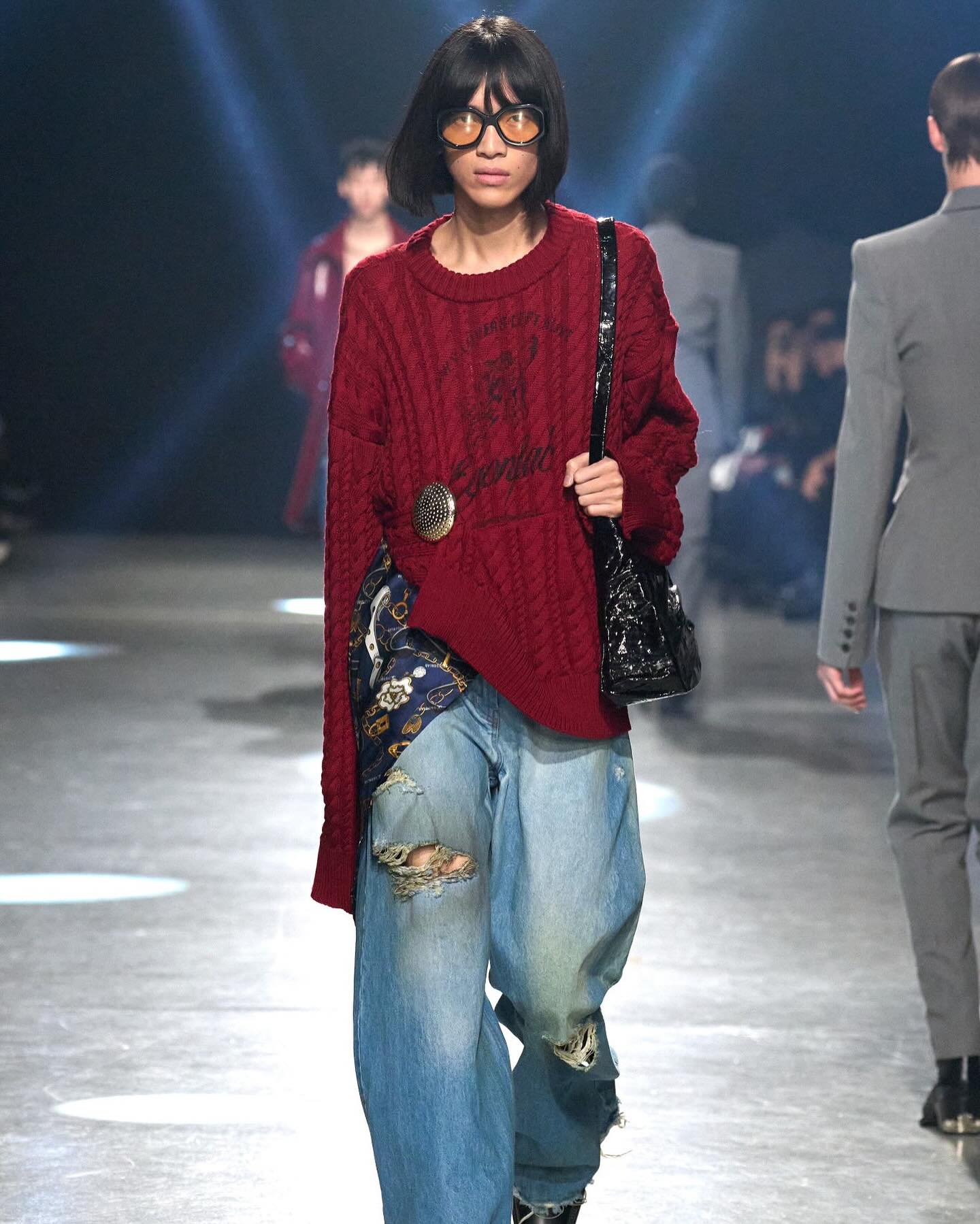 에곤 랩, 보이지 않는 셔츠로 파리를 사로잡다 — Look 4