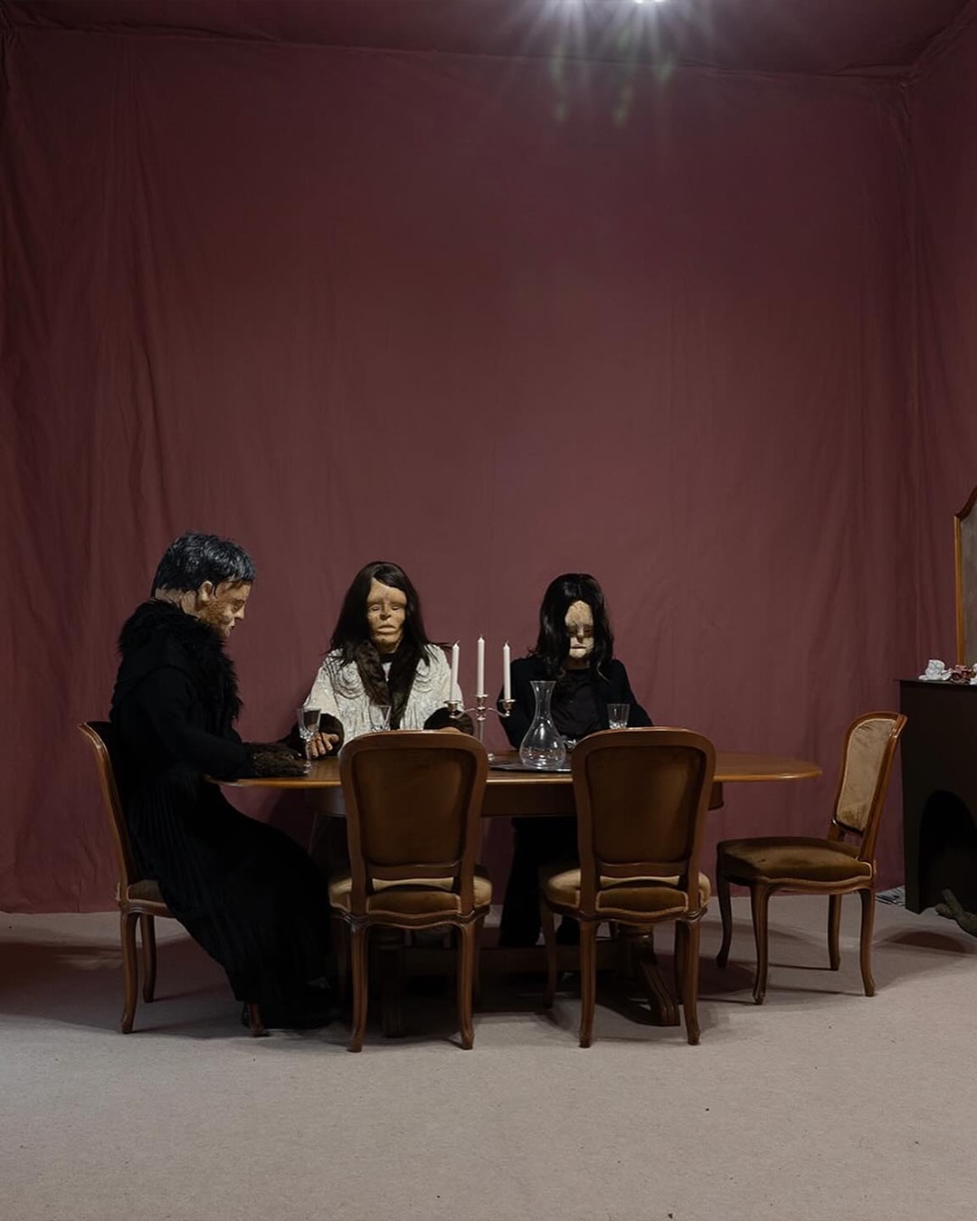 앙젤리크 오브리, 불편함 속에서 발견하는 감정의 균형 — Look 8