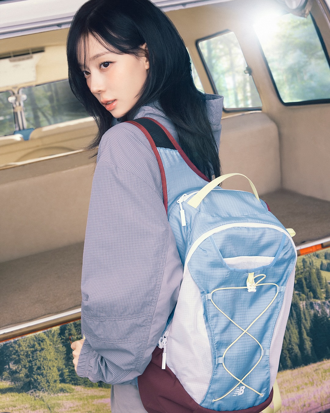 윈터, 뉴발란스 '노본 백팩'과 함께한 트레일 무드 화보 공개 — Look 2