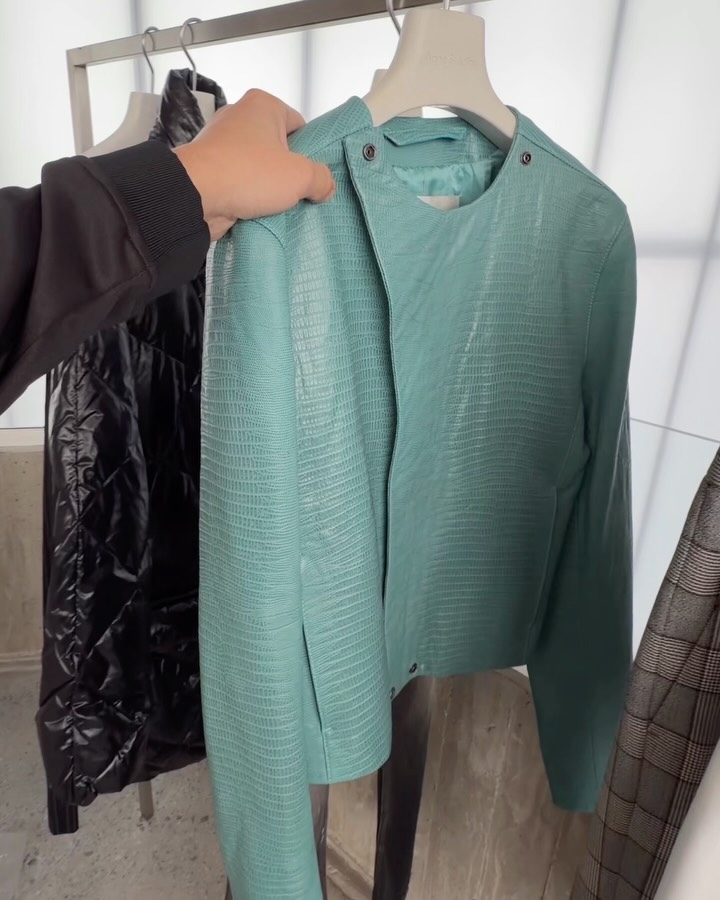 아크네 스튜디오 SS26, 30주년과 젠더 균형의 재해석 — Look 3