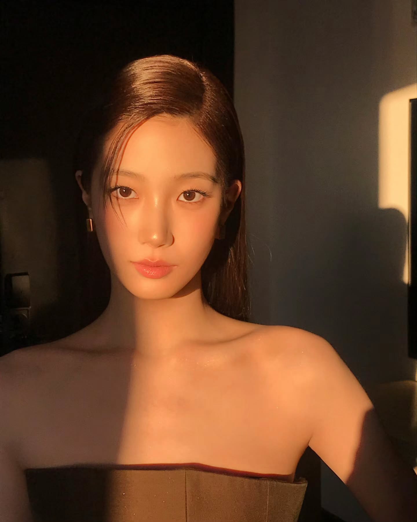 카즈하, 뉴욕패션위크 케이트 쇼에서 선보인 아방가르드 스타일링 — Look 2