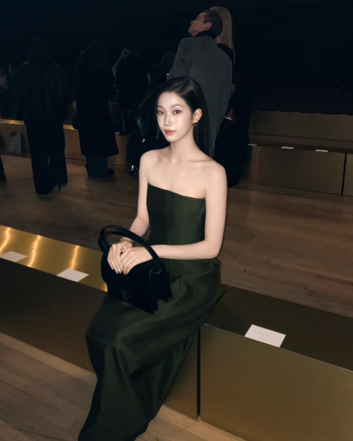 카즈하, 뉴욕패션위크 케이트 쇼에서 선보인 아방가르드 스타일링 — Look 8