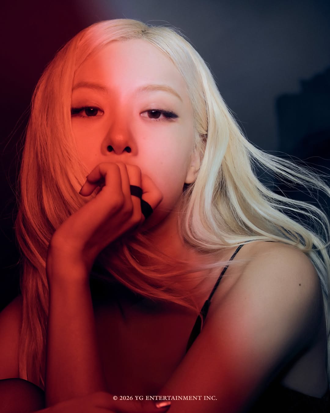 블랙핑크, 3년 5개월 만의 컴백 앨범 [DEADLINE] 레드 라이트 포스터 공개 — Look 3