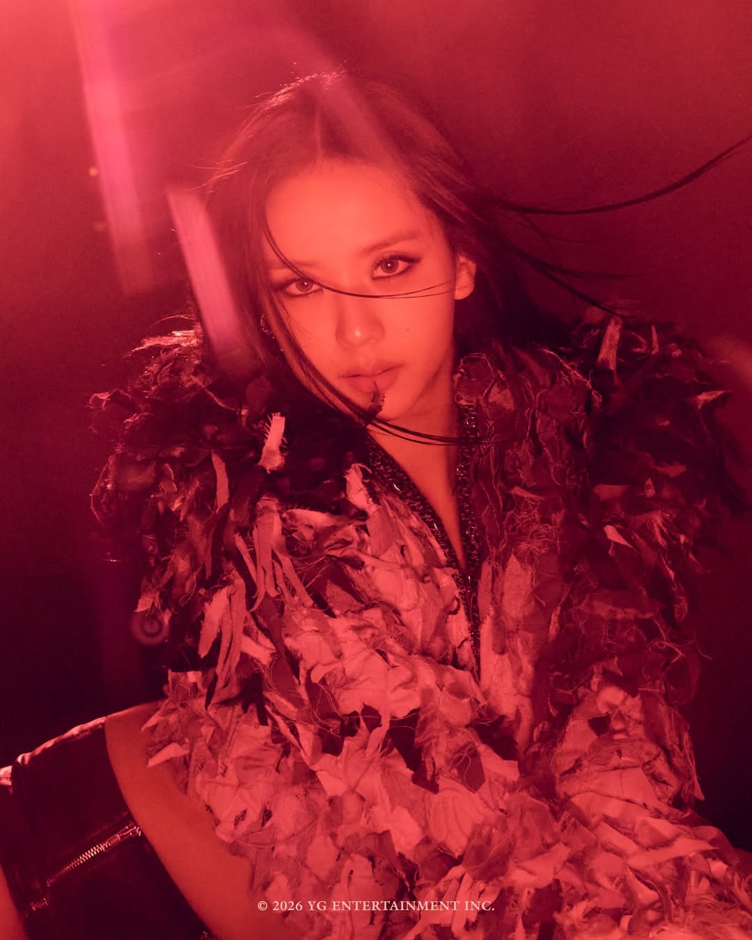 블랙핑크, 3년 5개월 만의 컴백 앨범 [DEADLINE] 레드 라이트 포스터 공개 — Look 4
