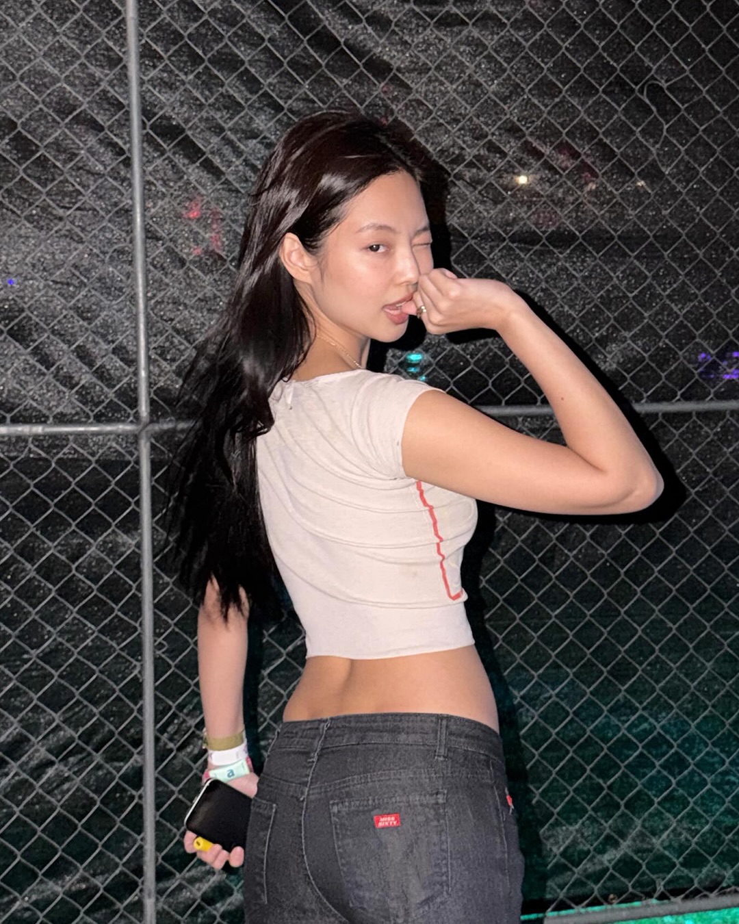 제니, 직접 스타일링한 코첼라 룩 공개 — Look 9