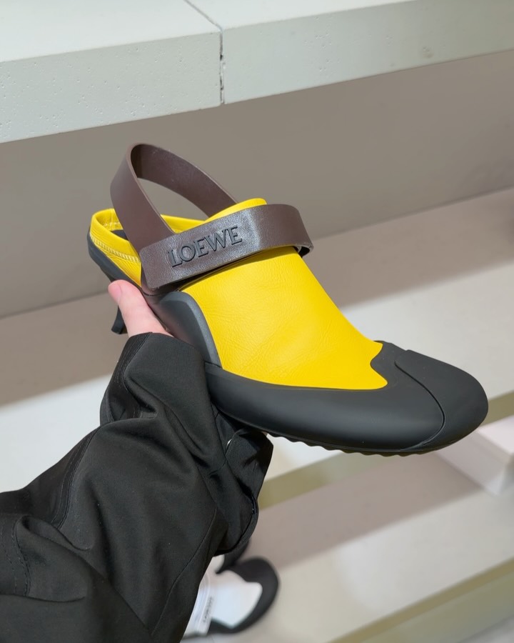 로에베 FW26, 장인정신과 실험이 만든 새로운 방향 — Look 2