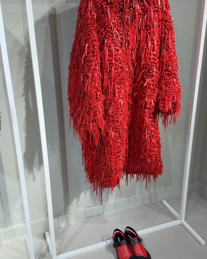 로에베 FW26, 장인정신과 실험이 만든 새로운 방향 — Look 5