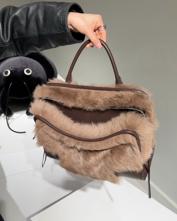 로에베 FW26, 장인정신과 실험이 만든 새로운 방향 — Look 8
