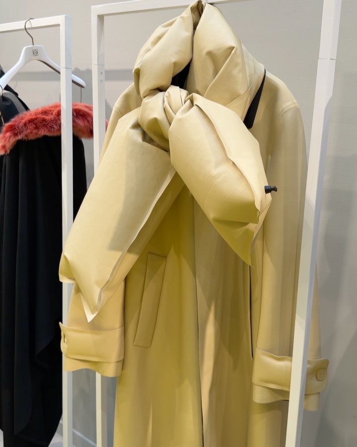 로에베 FW26, 장인정신과 실험이 만든 새로운 방향 — Look 9