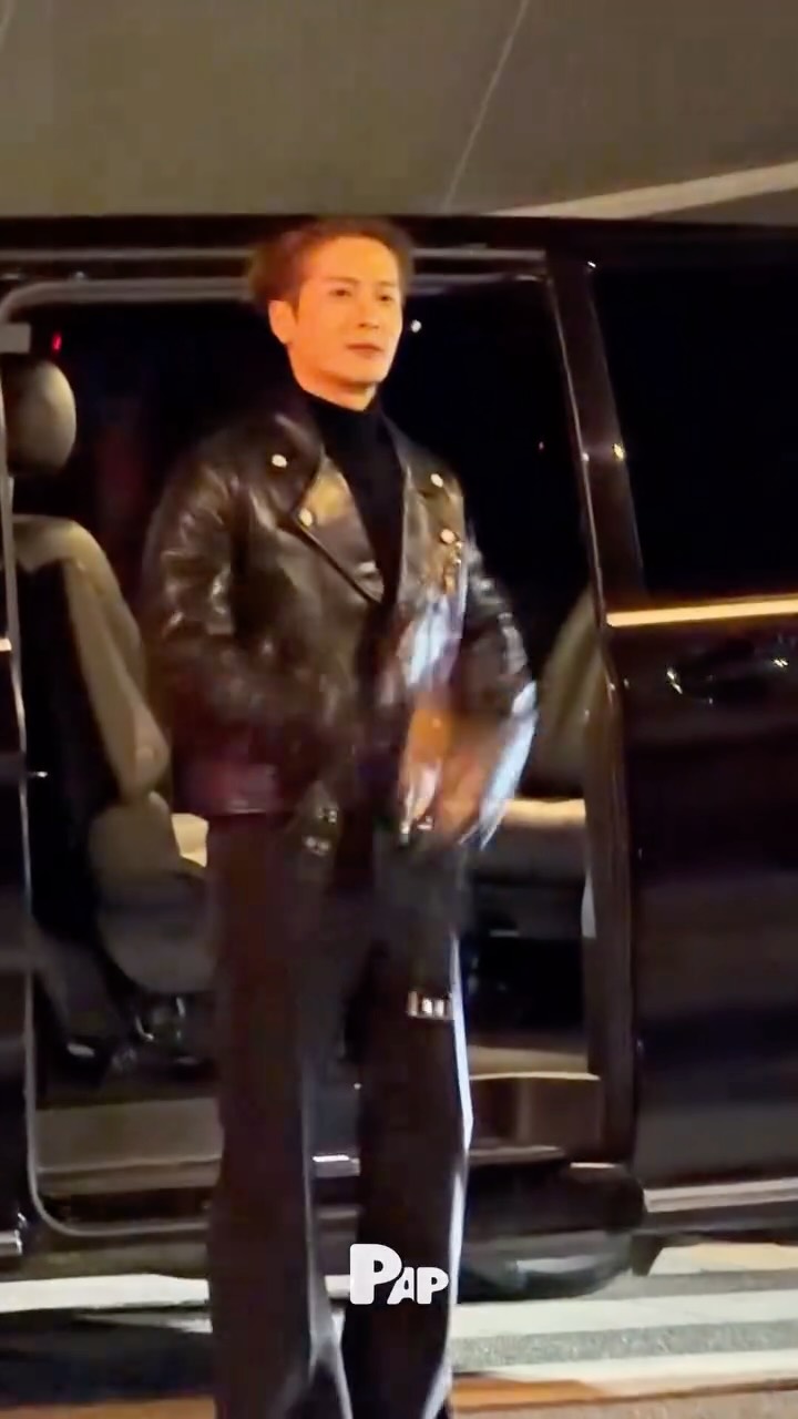 잭슨 왕, 루이 비통 2026 FW 쇼장을 뜨겁게 달구다 — Cover