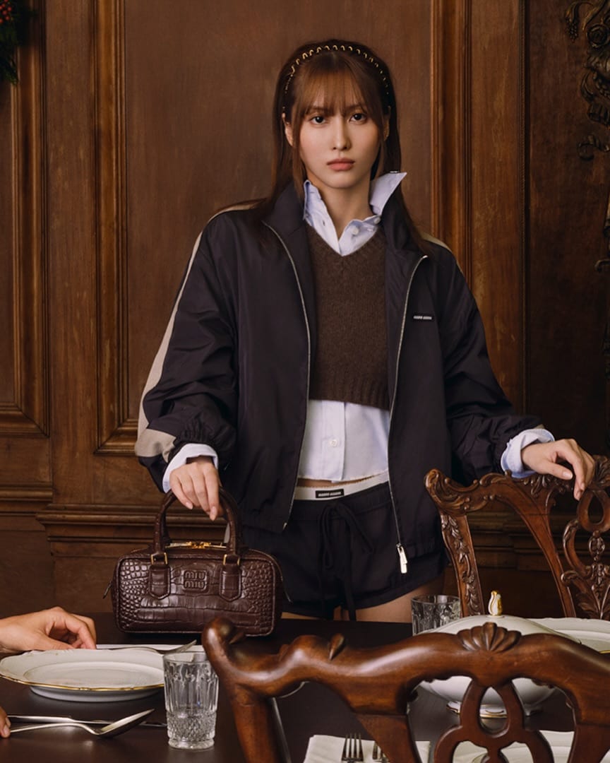 모모가 품에 안은 인형, 미우미우의 선물이래요 — miu miu, Look 4
