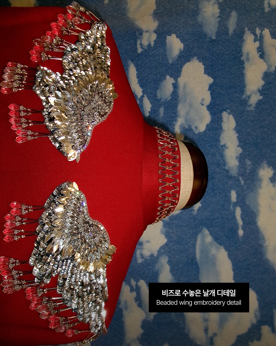 지드래곤의 'BiiiG' 속 레드 수트를 보라 — Look 6