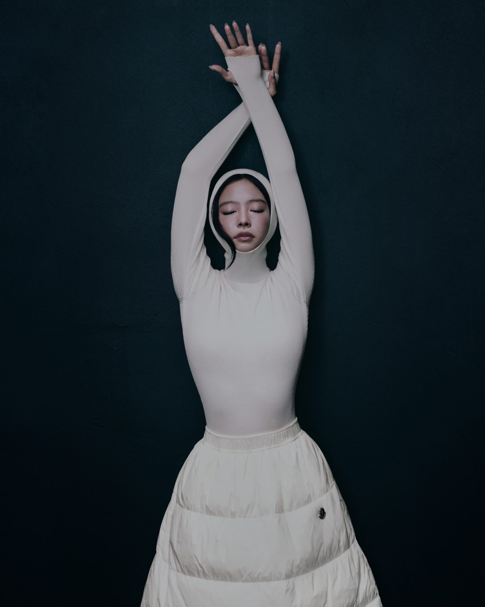 이번 제니의 선택은 몽클레르 리아이콘 — jennie, Look 2