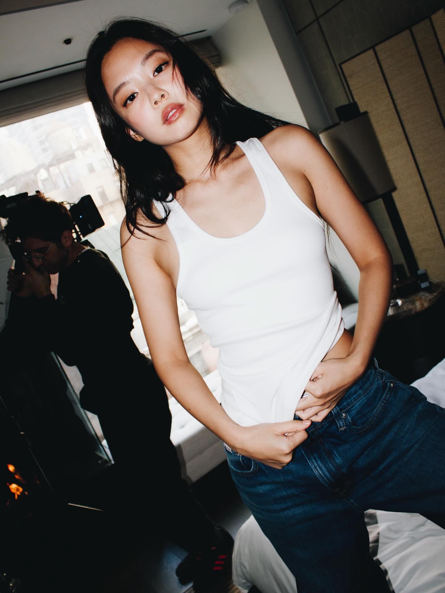 제니, 캘빈클라인 쇼에서 선보인 미니멀 슈트 룩 — Look 3