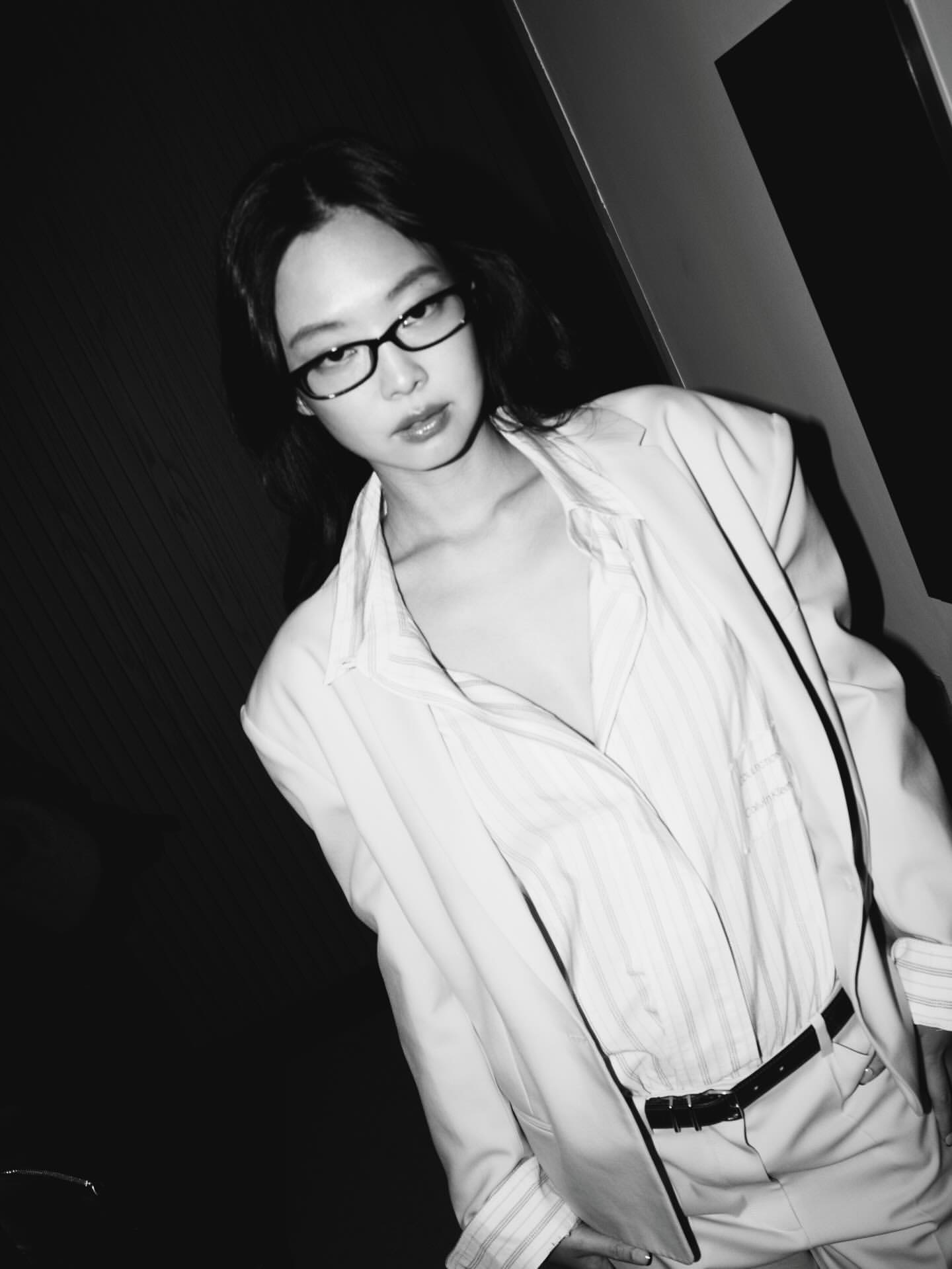 제니, 캘빈클라인 쇼에서 선보인 미니멀 슈트 룩 — Look 7