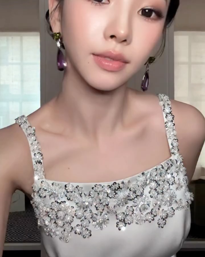 에스파 카리나·닝닝, 맷 갈라 2026서 프라다·구찌로 완성한 대비 미학 — Look 7