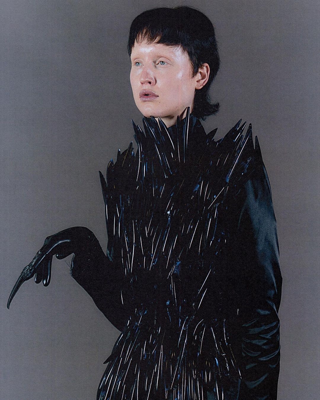 Qianhan Liu, 자연과 혁신을 융합한 다섯 가지 아방가르드 수트 — Look 3