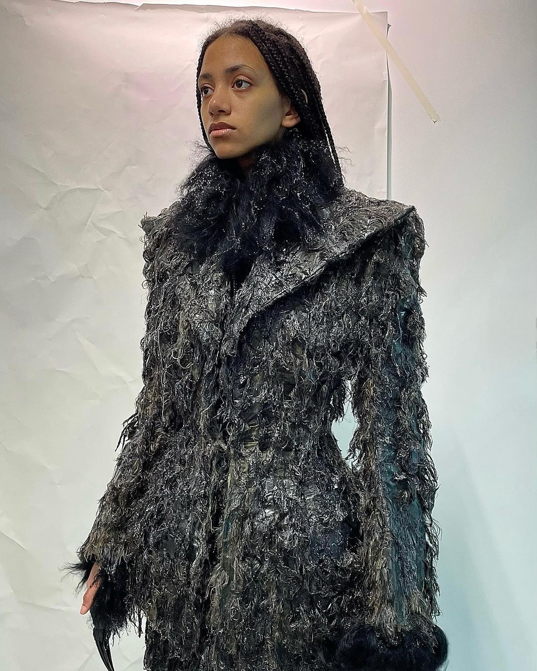 Qianhan Liu, 자연과 혁신을 융합한 다섯 가지 아방가르드 수트 — Look 8