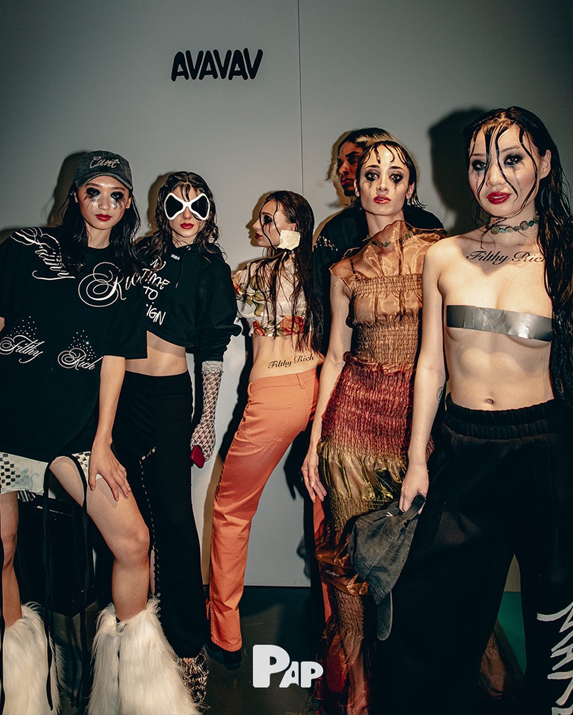 AVAVAV SS24, 밀란 백스테이지의 반항적 에너지 — Cover