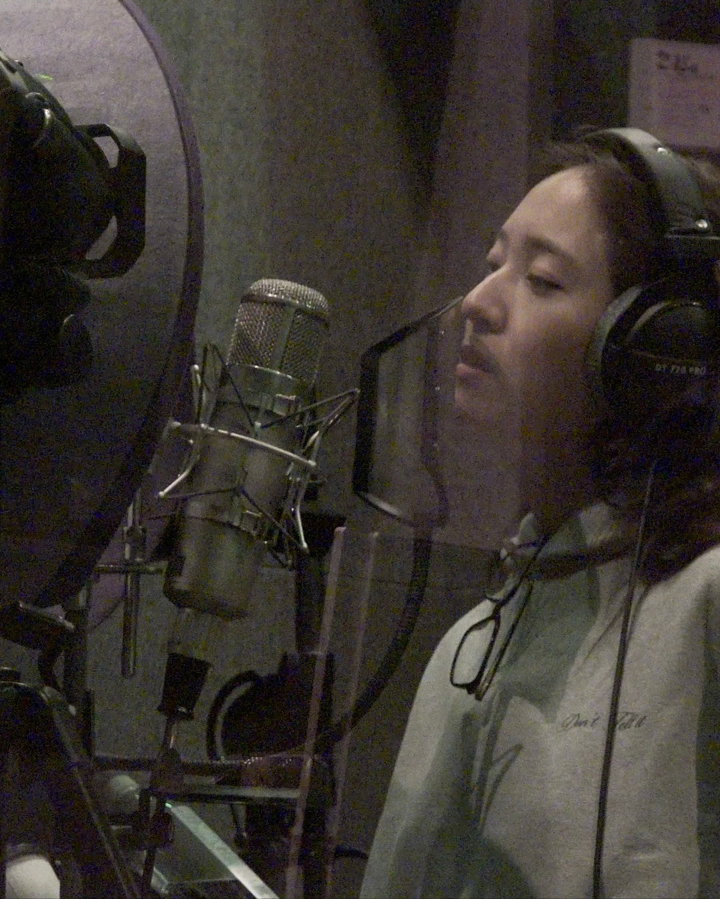 크리스탈, 11년 만의 솔로 귀환 '솔리터리'로 시작하다 — Cover