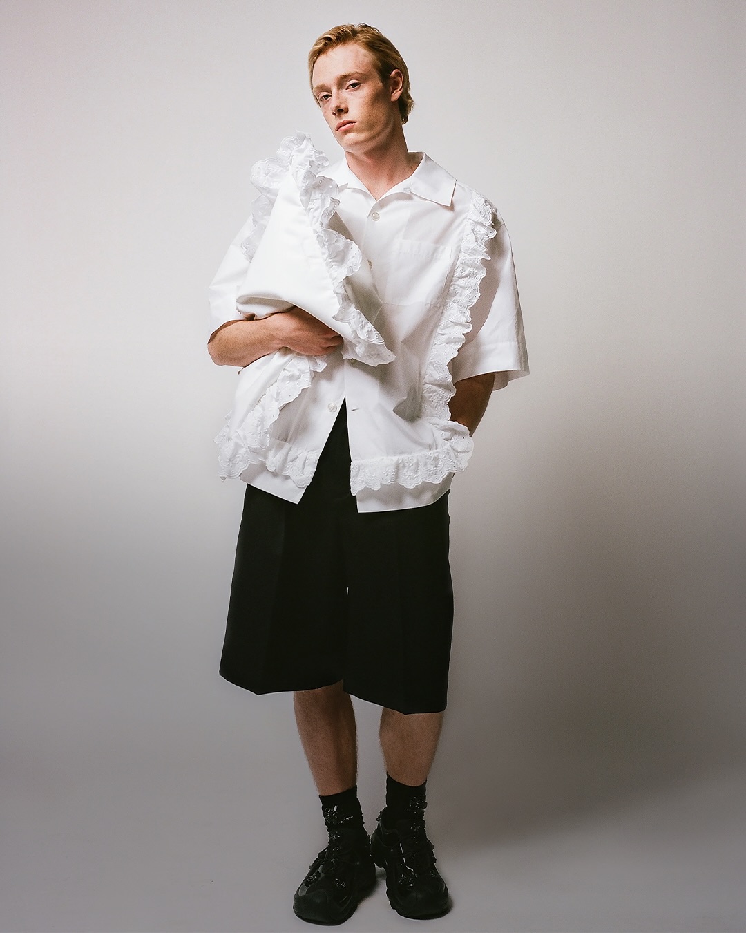 시몬 로샤, 6월 피티 워모에서 첫 남성복 런웨이 공개 — Look 3