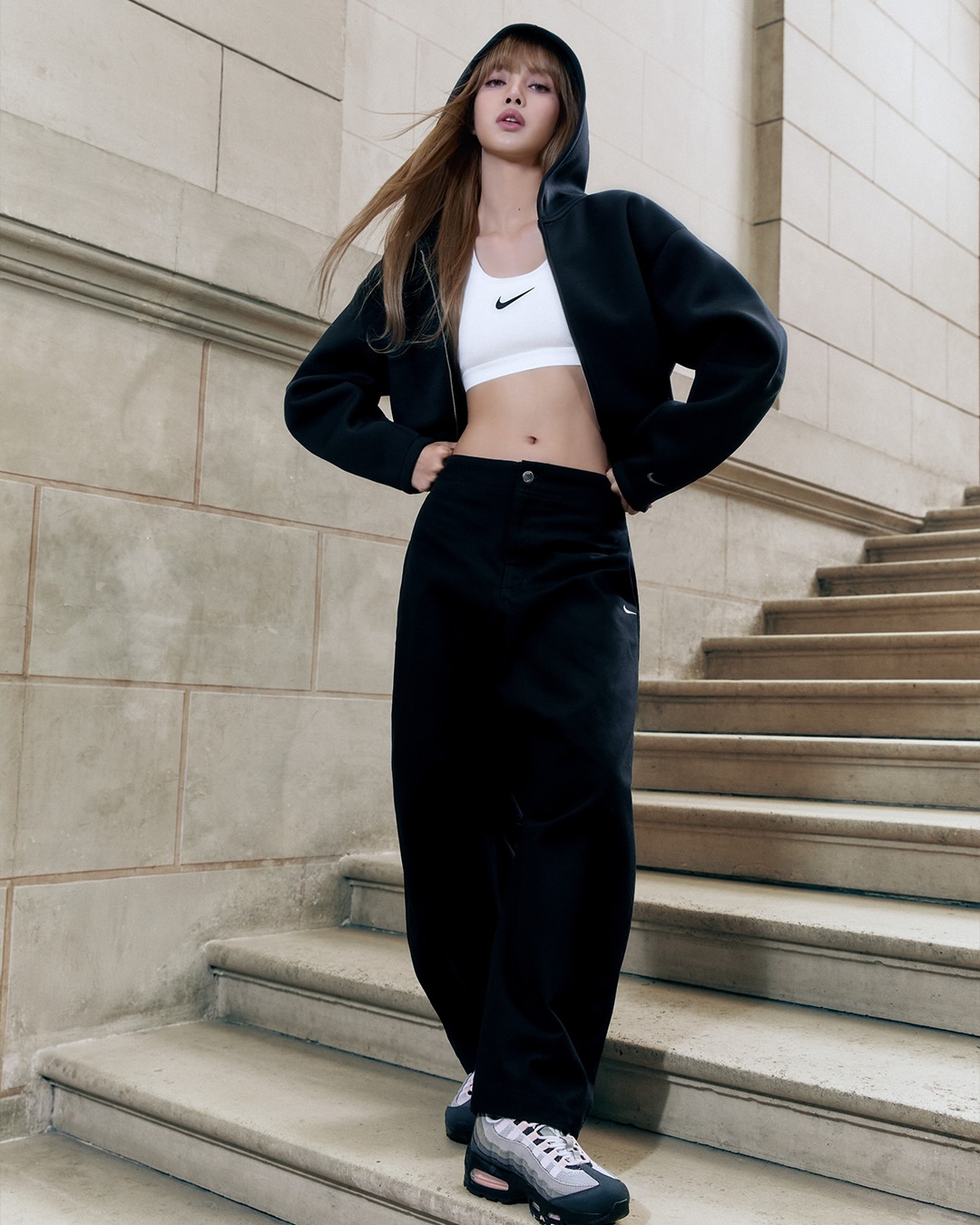 리사, 나이키와 글로벌 파트너십 체결 — Look 2
