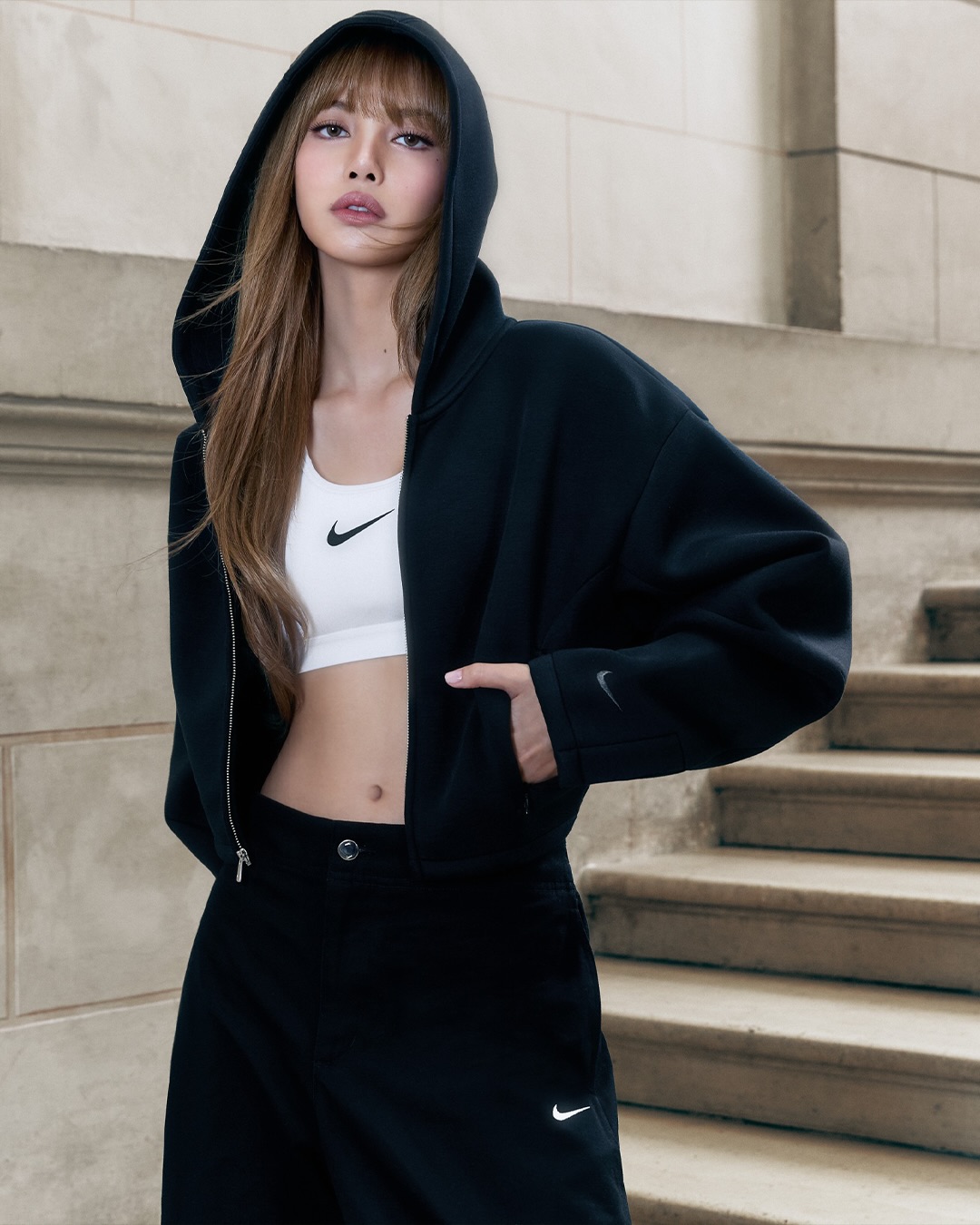 리사, 나이키와 글로벌 파트너십 체결 — Look 3