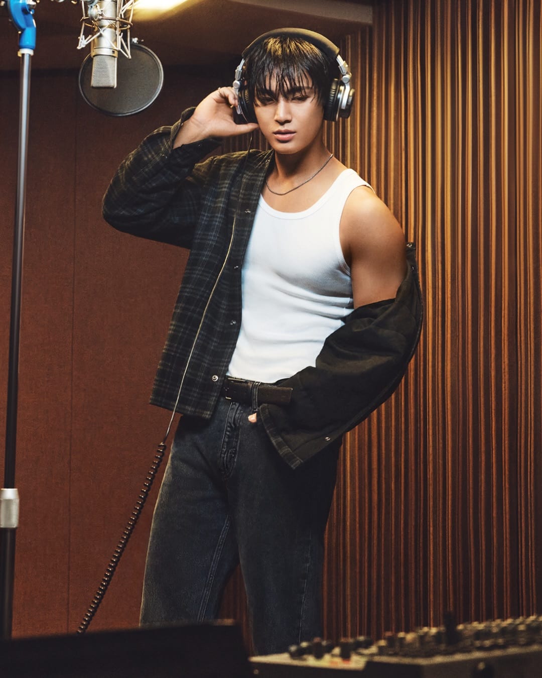 캘빈클라인이 민규에게 맡긴 미니멀리즘 — mingyu, Look 3